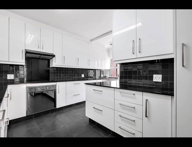 3 BEDROOM TOWNHOUSE FOR SALE IN VICTORY PARK